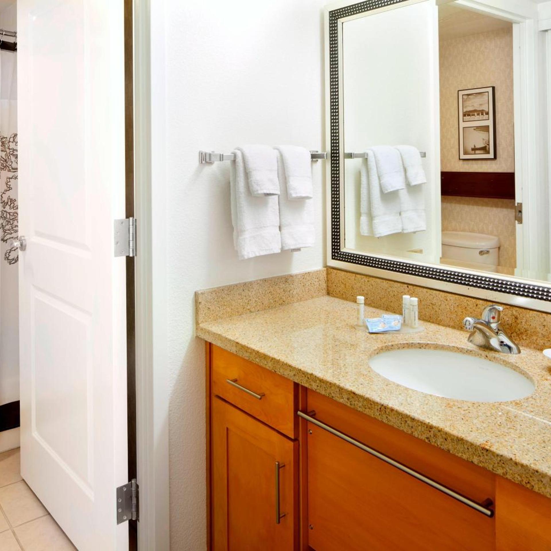 Studio, King Bed, Sofa, Bathtub, Accessible