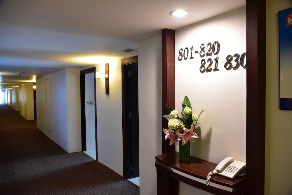 Golden Crown Grand Hotel 33/50