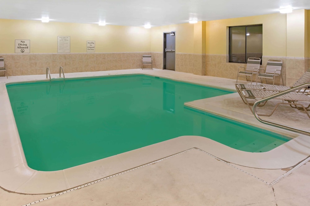 La Quinta Inn Suites Richmond Kings Dominion 22/44
