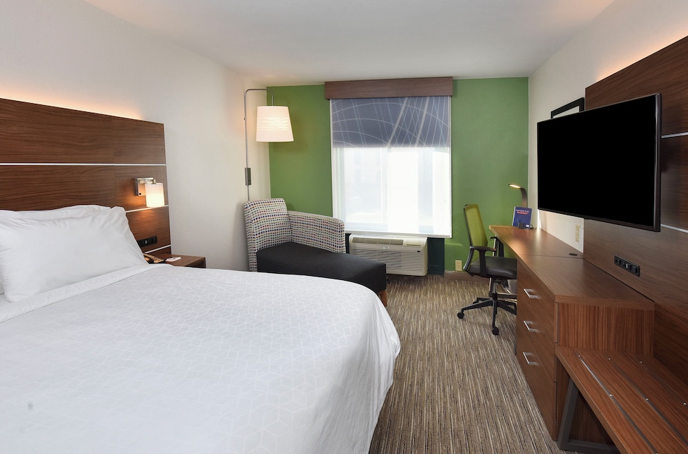 Holiday Inn Express Hotel & Suites Selma 26/65