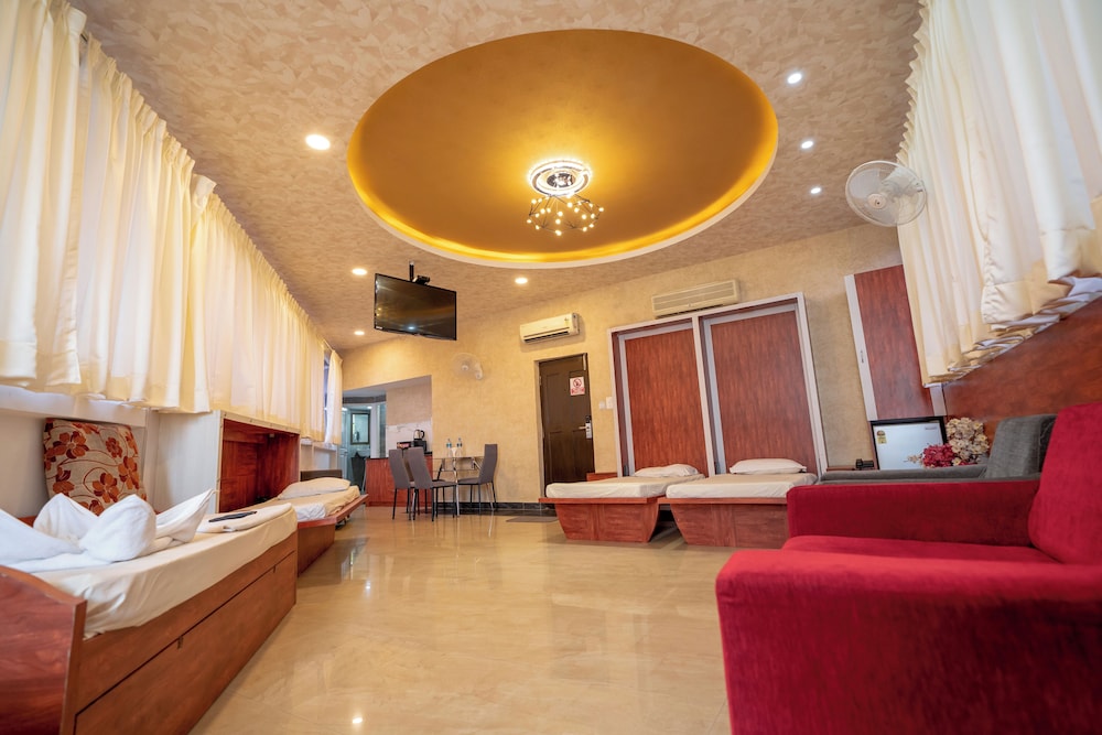 4 Seasons Suites 26/50