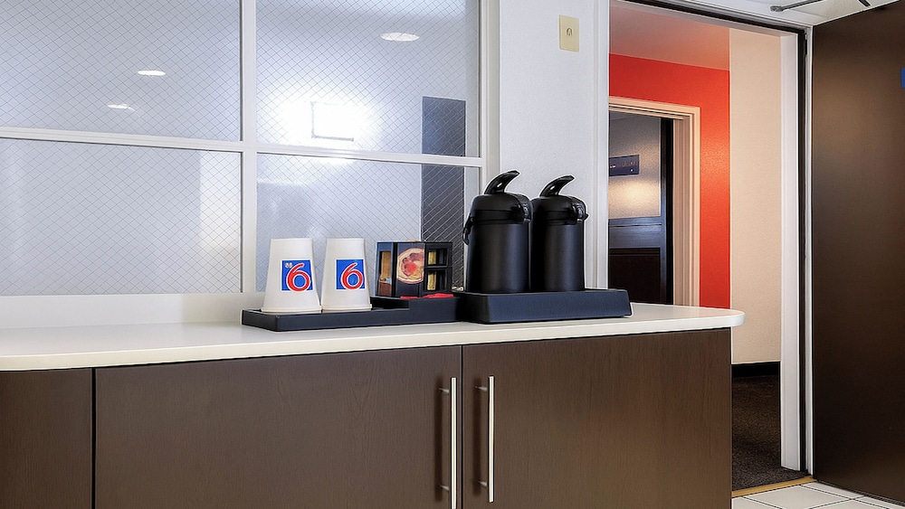 Motel6 San Diego, CA - Downtown 11/50