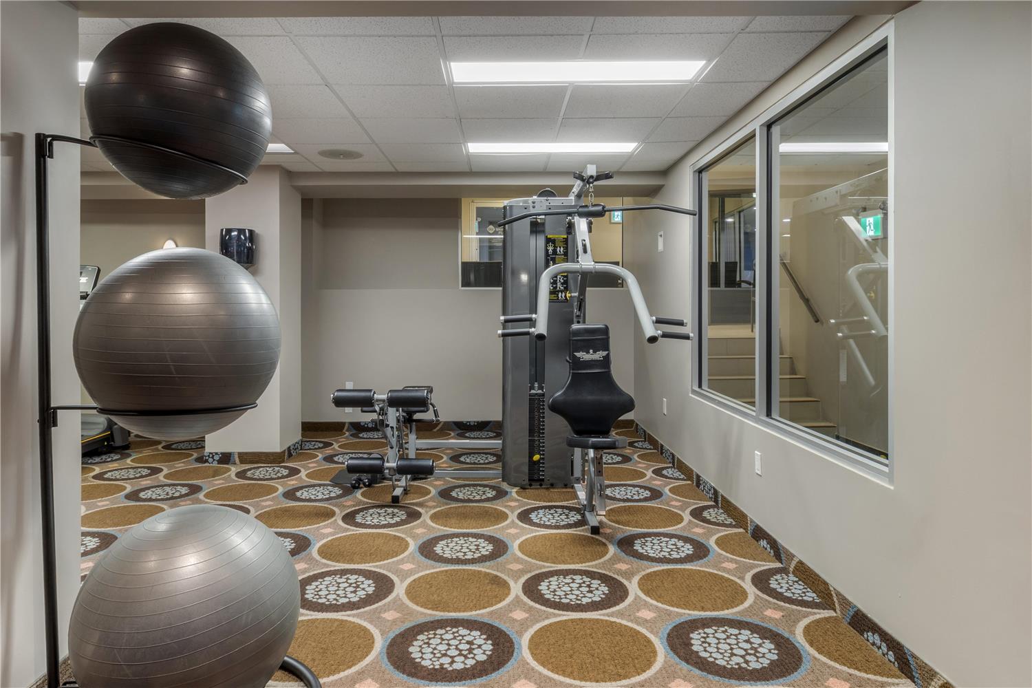 Best Western Plus Chocolate Lake Hotel 37/80