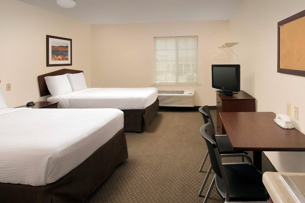 STANDARD, 2 DOUBLE BEDS