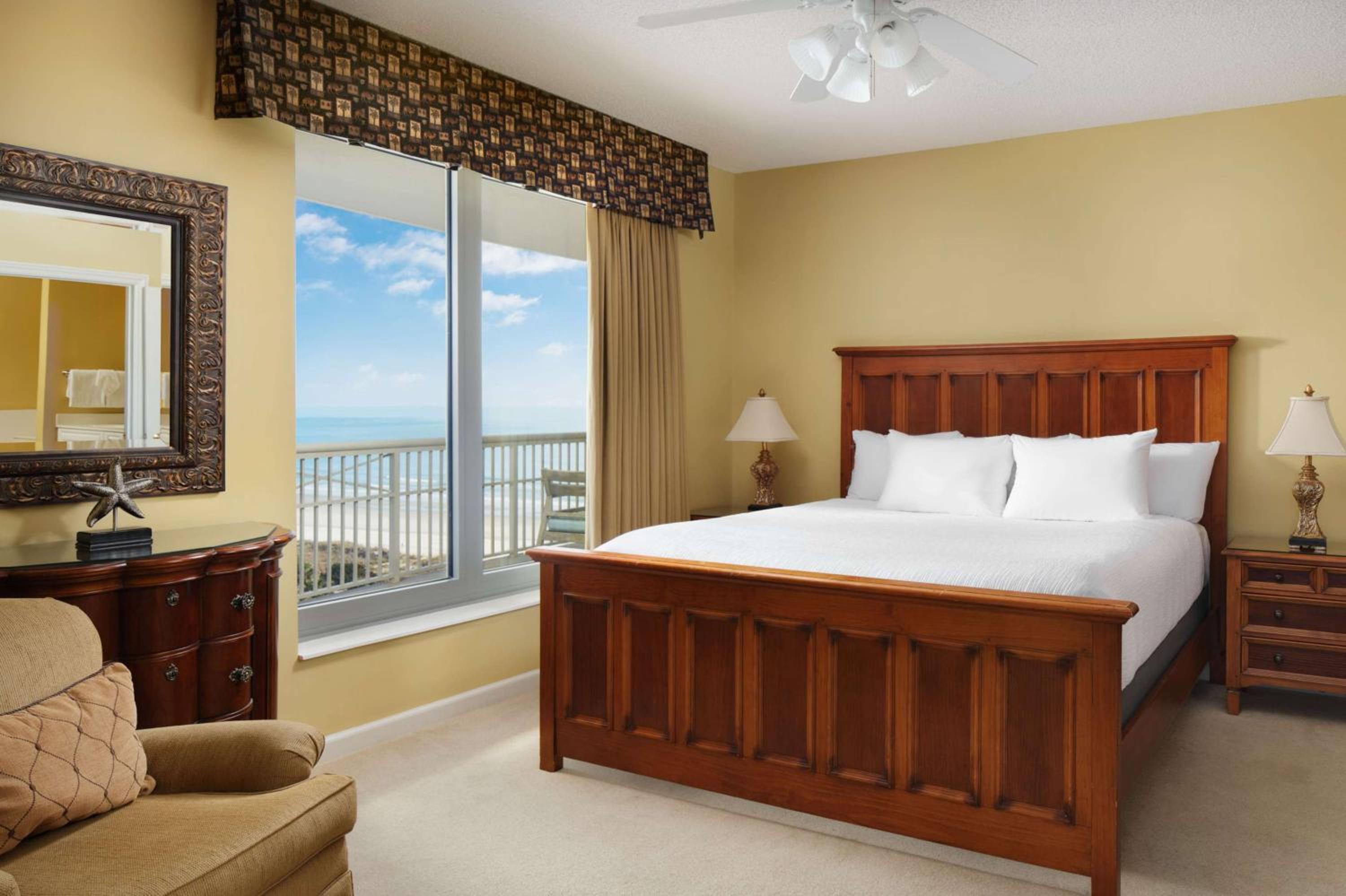 4 Bedrooms, Condo, Ocean Front, Sofa