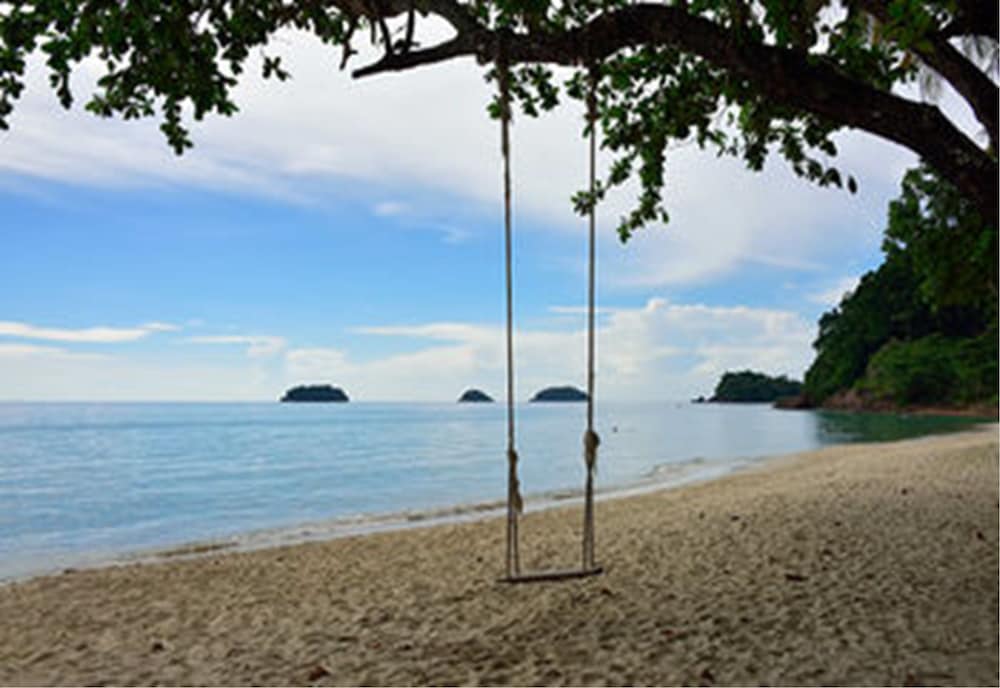 Siam Beach Resort 63/71