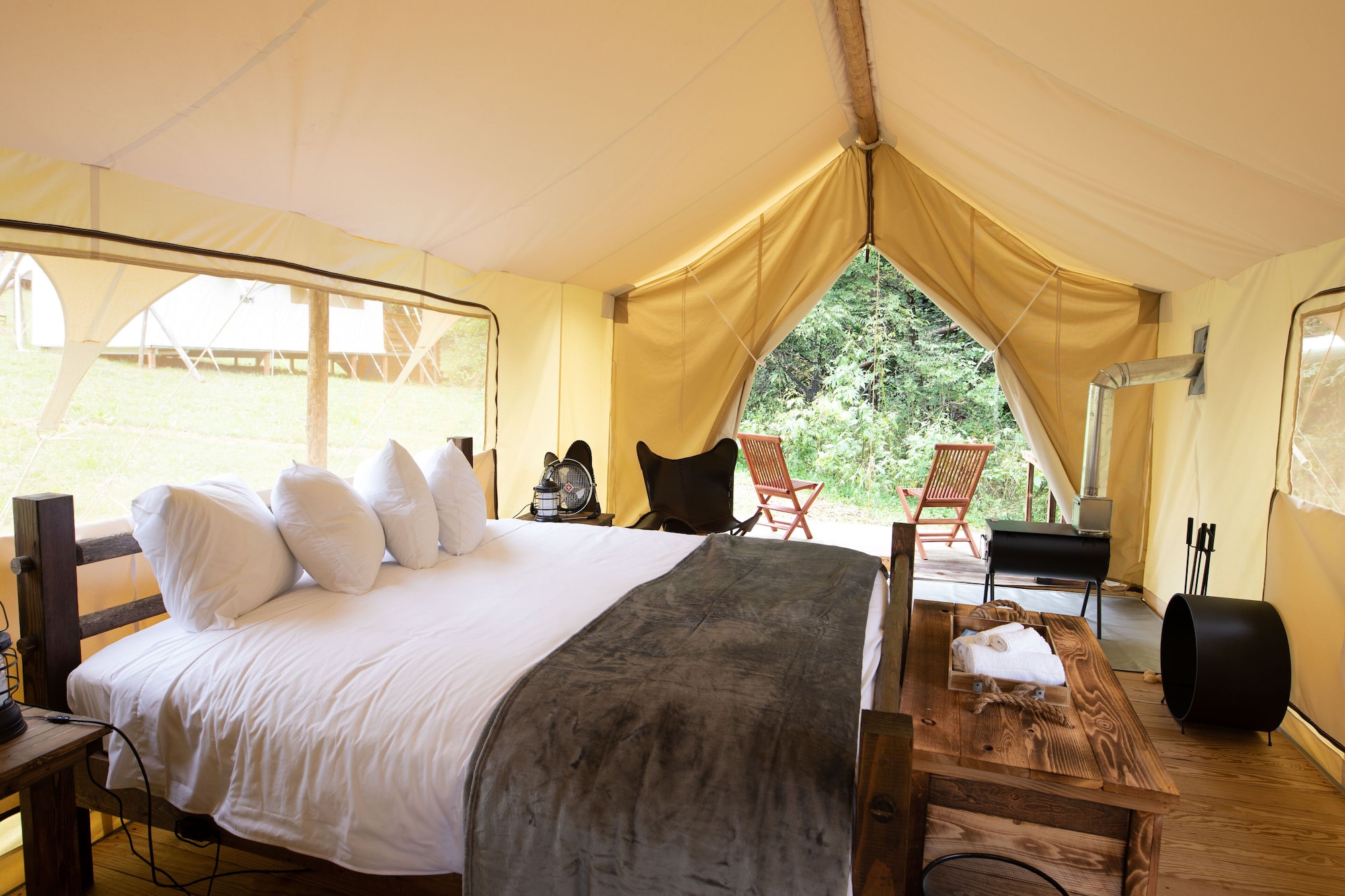 KIDS TENT, DELUXE, PRIVATE BATHROOM