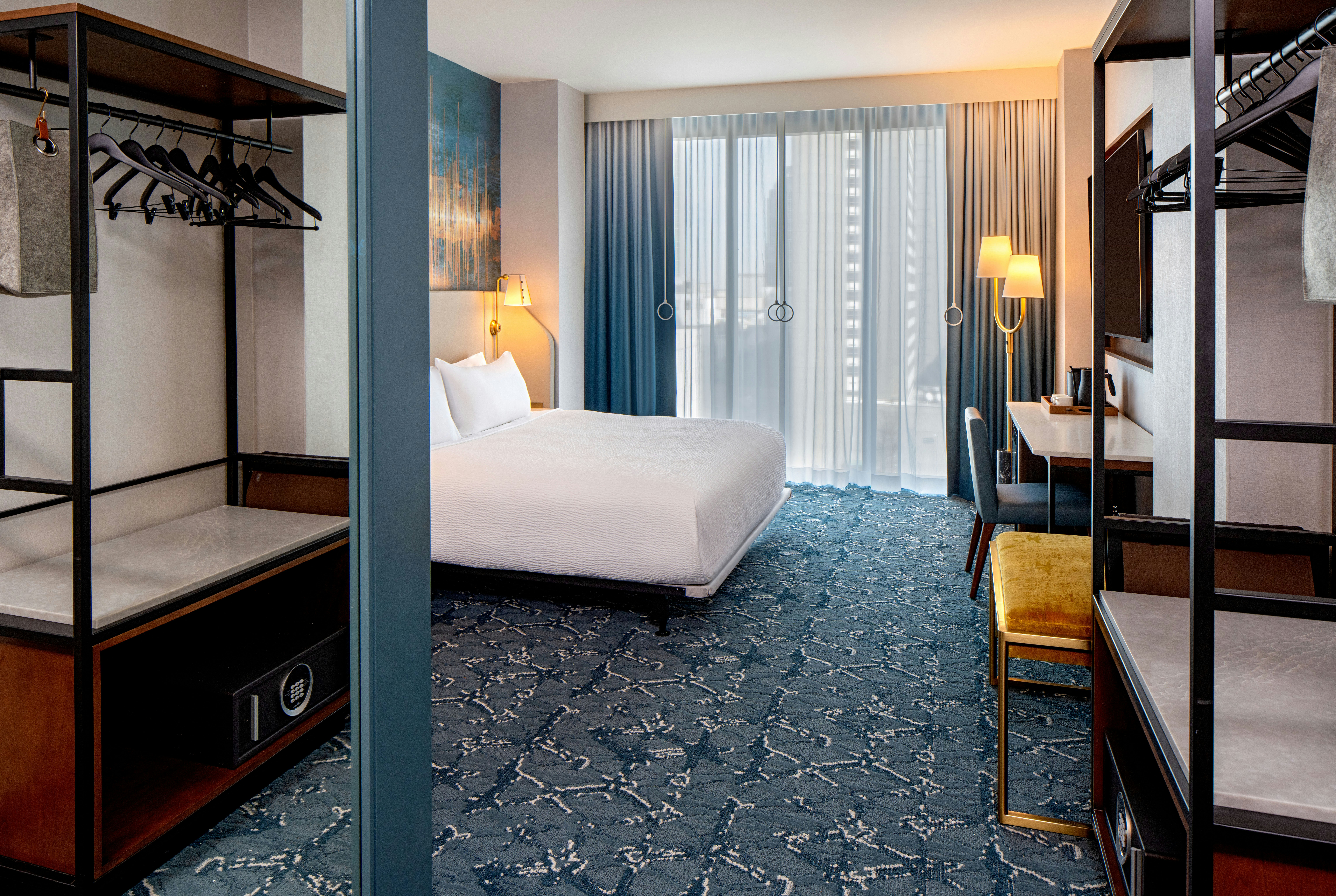 ROOM, KING BED, ACCESSIBLE