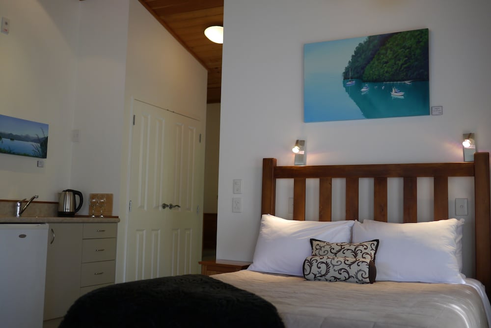 LOCHMARA LODGE 17/50