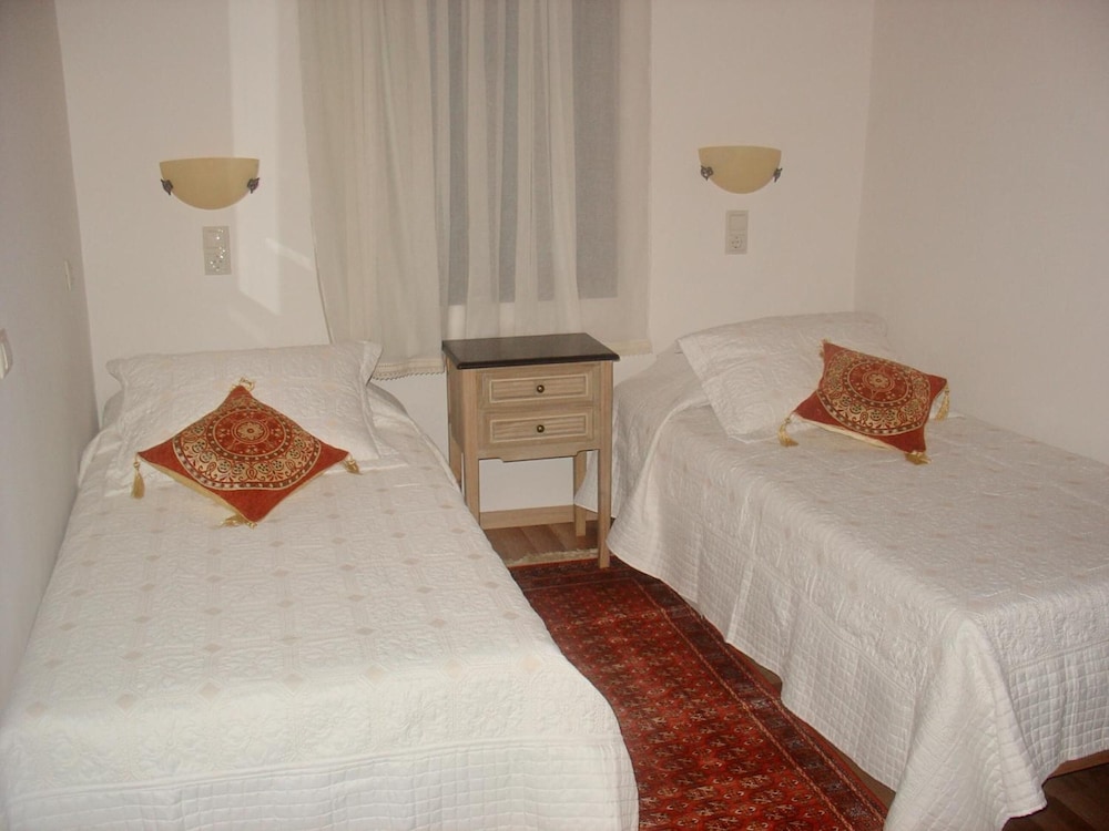 STANDARD, TWIN BEDS