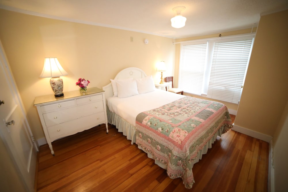 The Kennebunk Inn 14/50