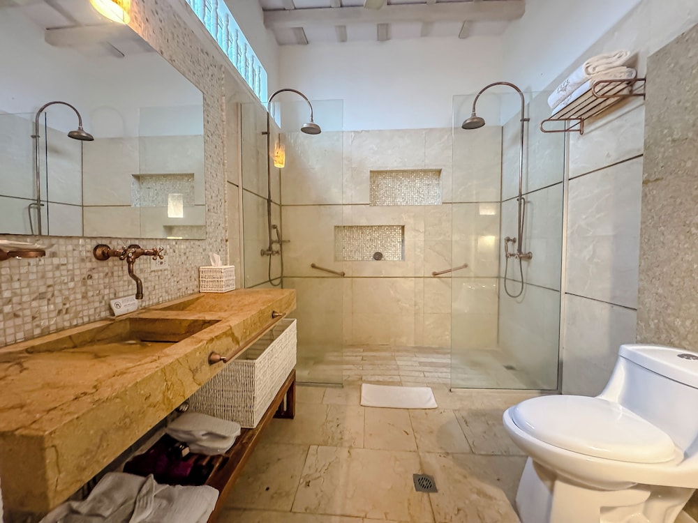 HOTEL BOUTIQUE DON PEPE 69/72