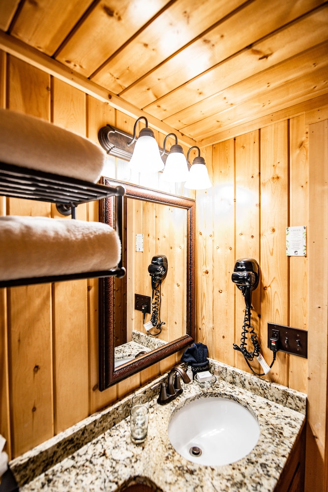 Elk Country Inn 46/68