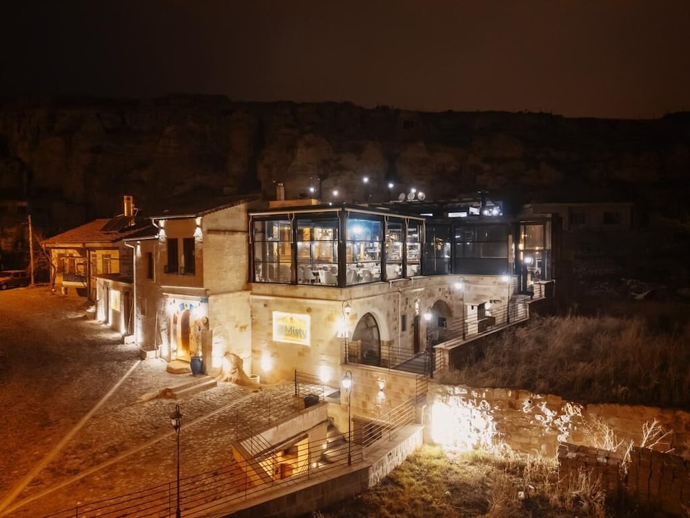 Misty Cave Hotel 2/50