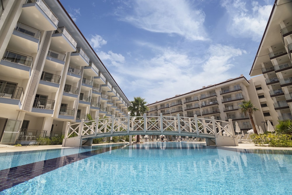 Ramada Hotel and Suites by Wyndham Kusadasi 7/47