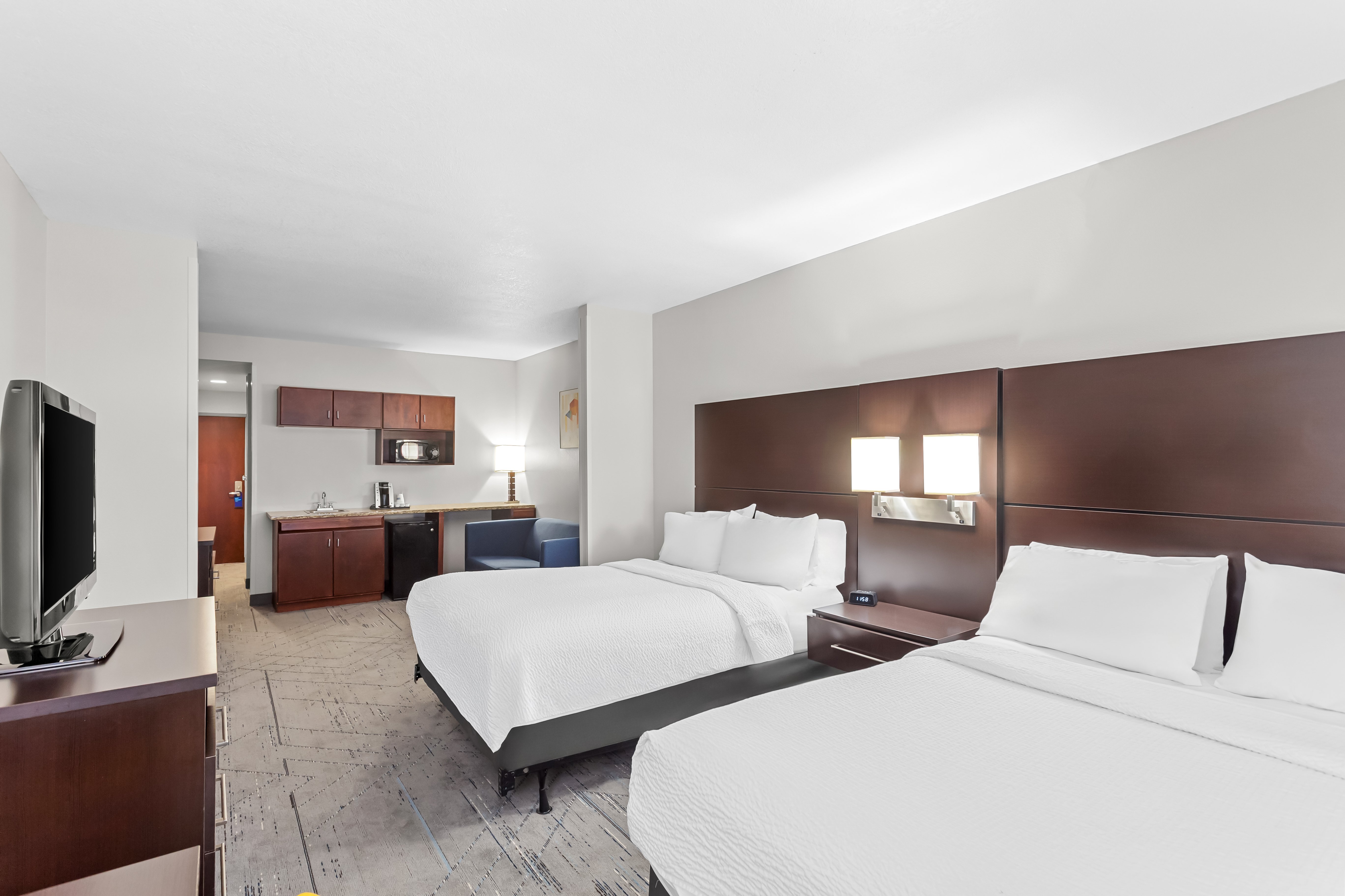 Holiday Inn Express Hotel & Suites Cross Lanes 33/75