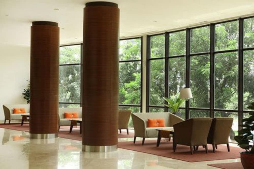 Santika Premiere Bintaro 66/78