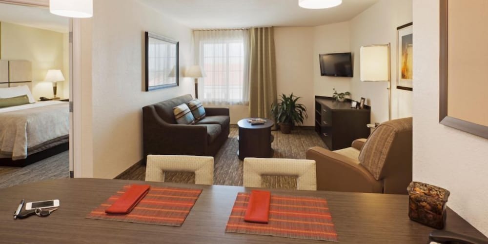 Candlewood Suites Cut Off 34/43