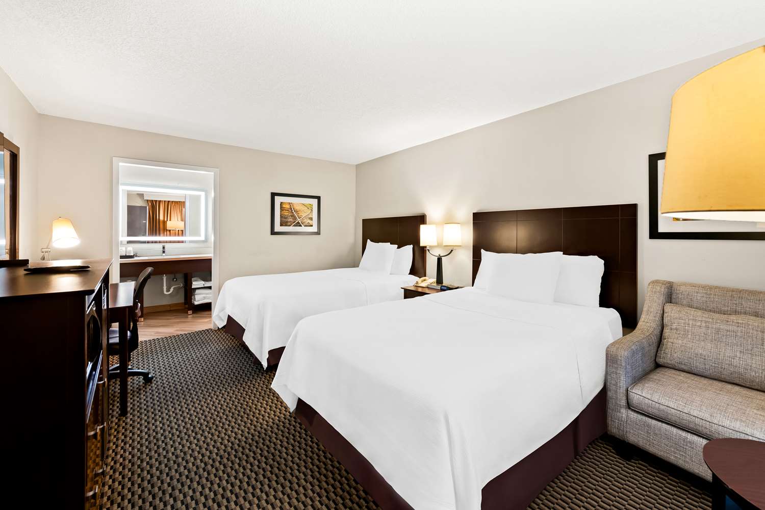 غرفة بسريرين مزدوجين يُسمح فيها بالحيوانات الأليفة، Best Western State Fair Inn 3/4