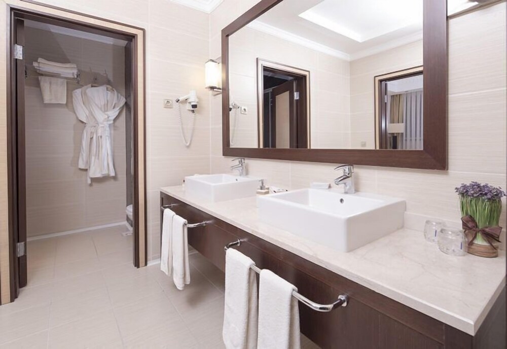 Korel Thermal Resort Clinic & Spa 47/53