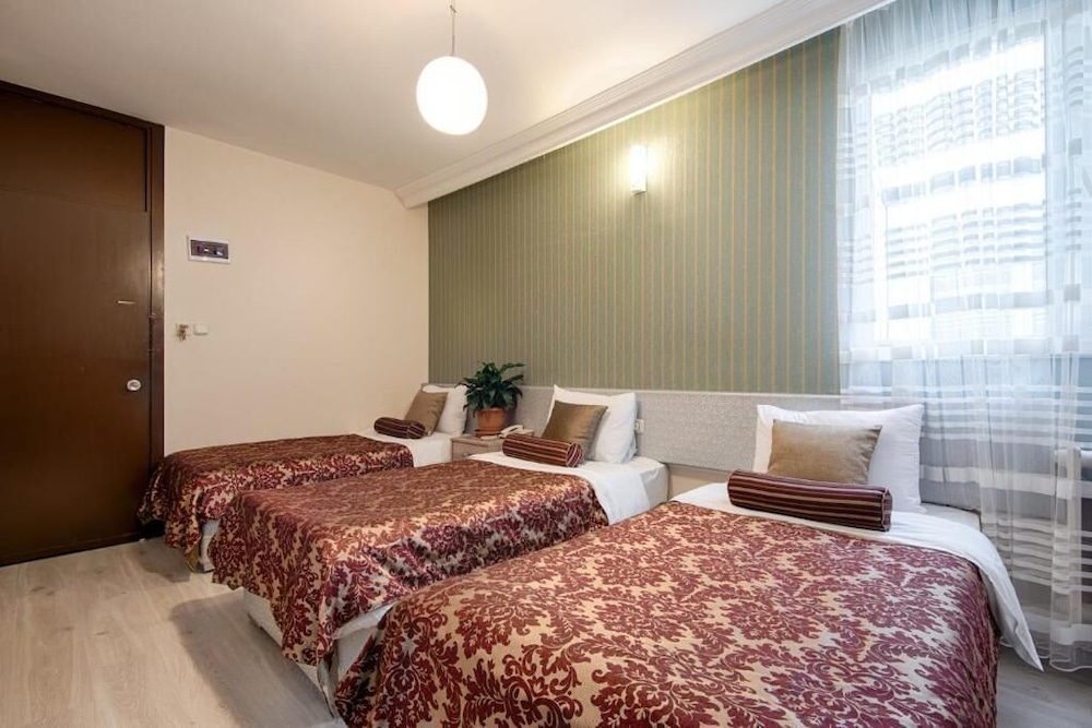 Dinar Hotel 24/43