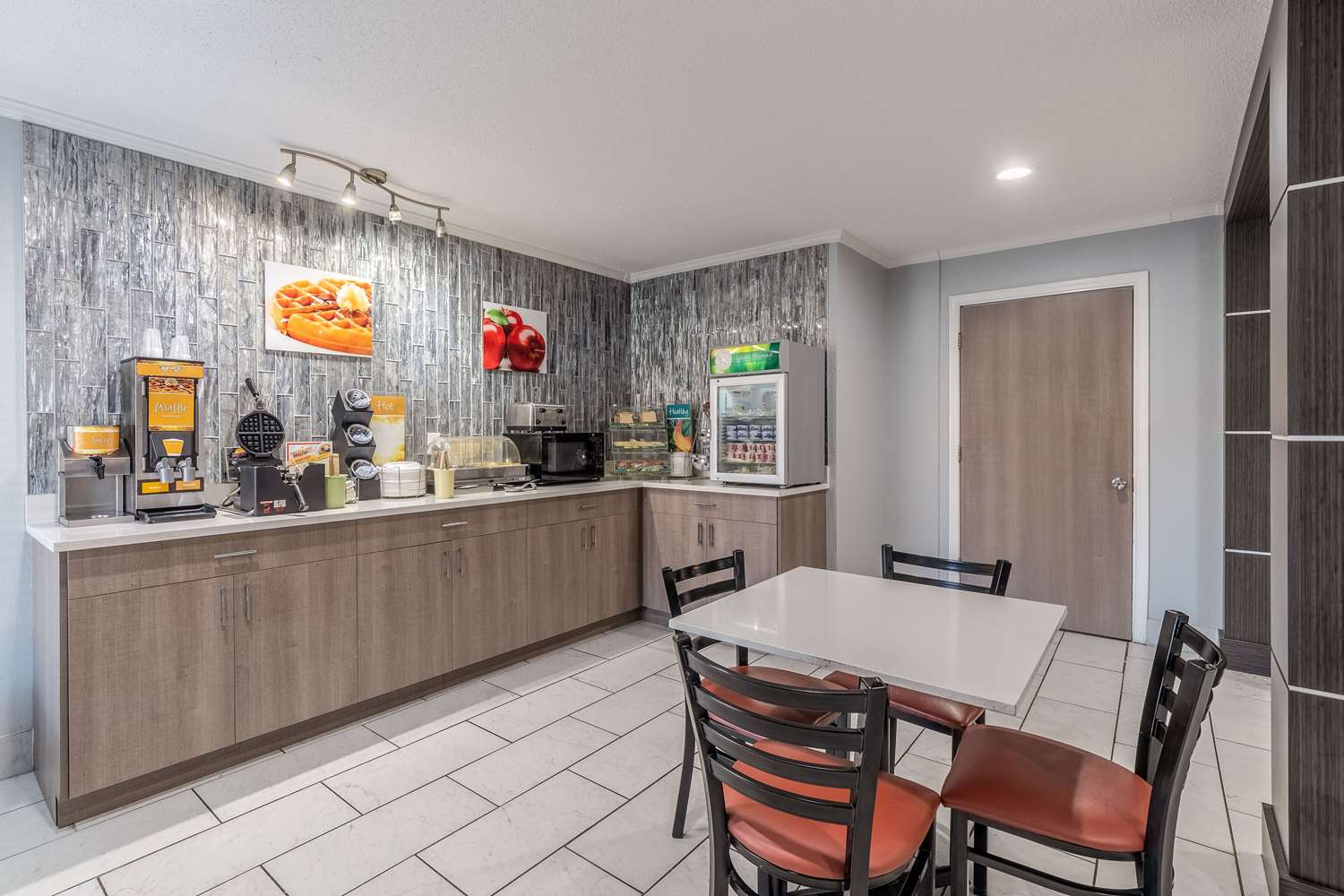 Quality Inn Cleveland North 16/18