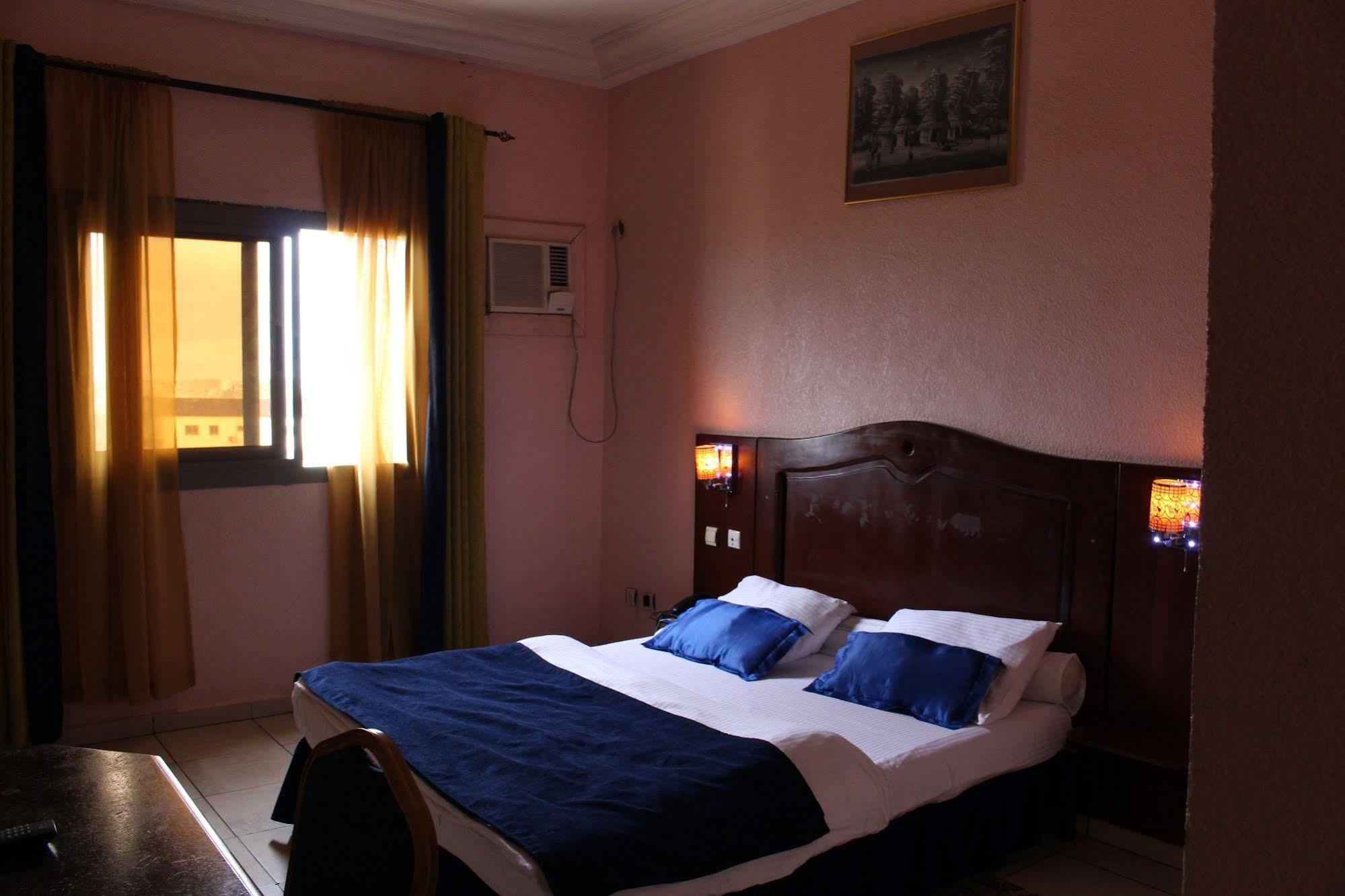 Prestige Hotel 7/13