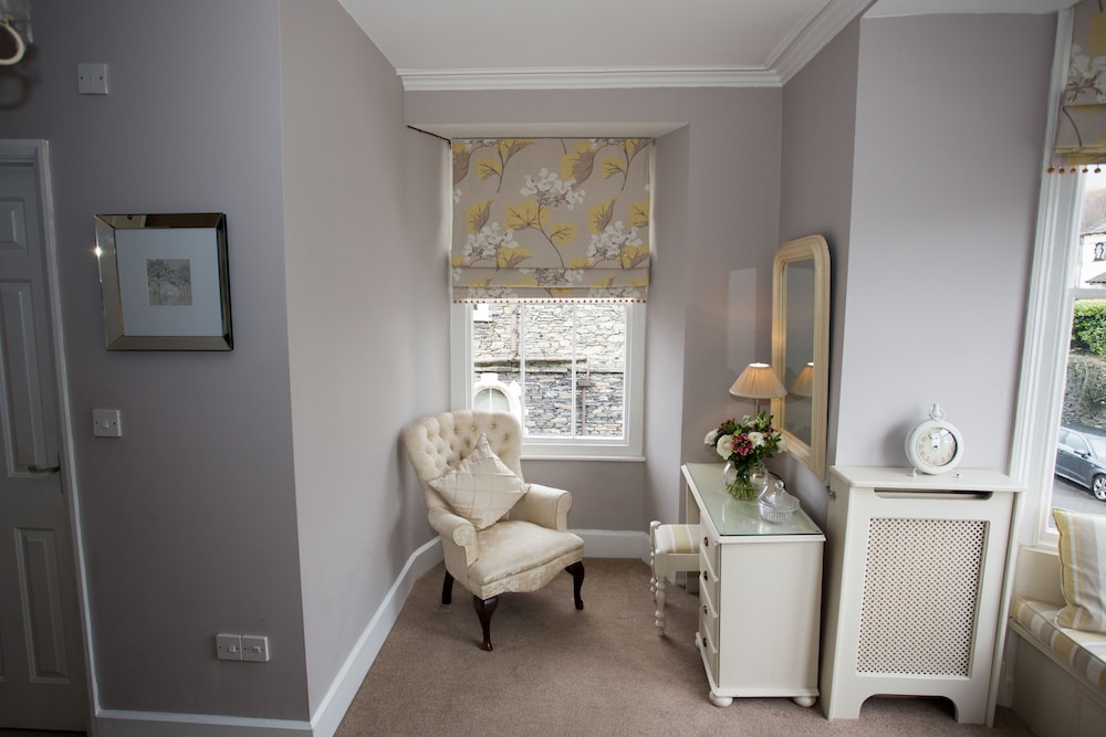 Holly Lodge Guest House 49/72