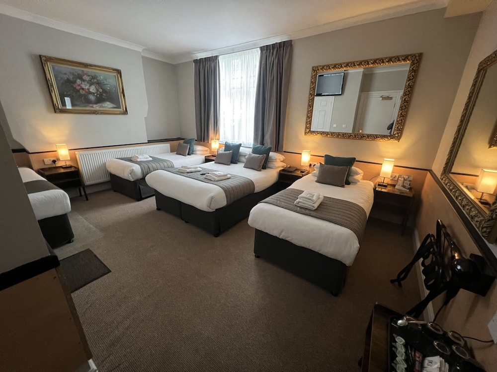 Tudor Court Hotel 17/50