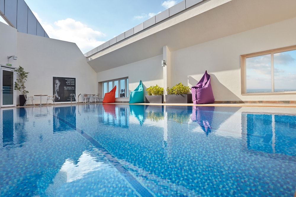 swimming pool spa