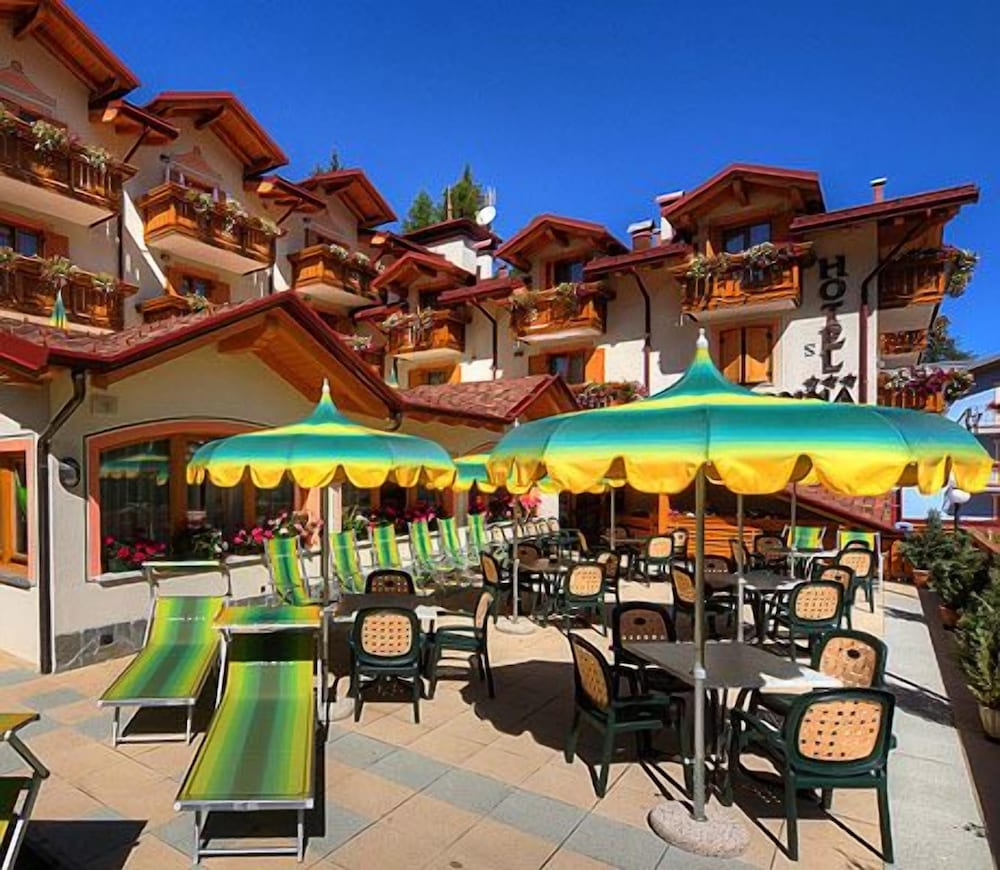 Hotel Madonna Delle Nevi 42/50