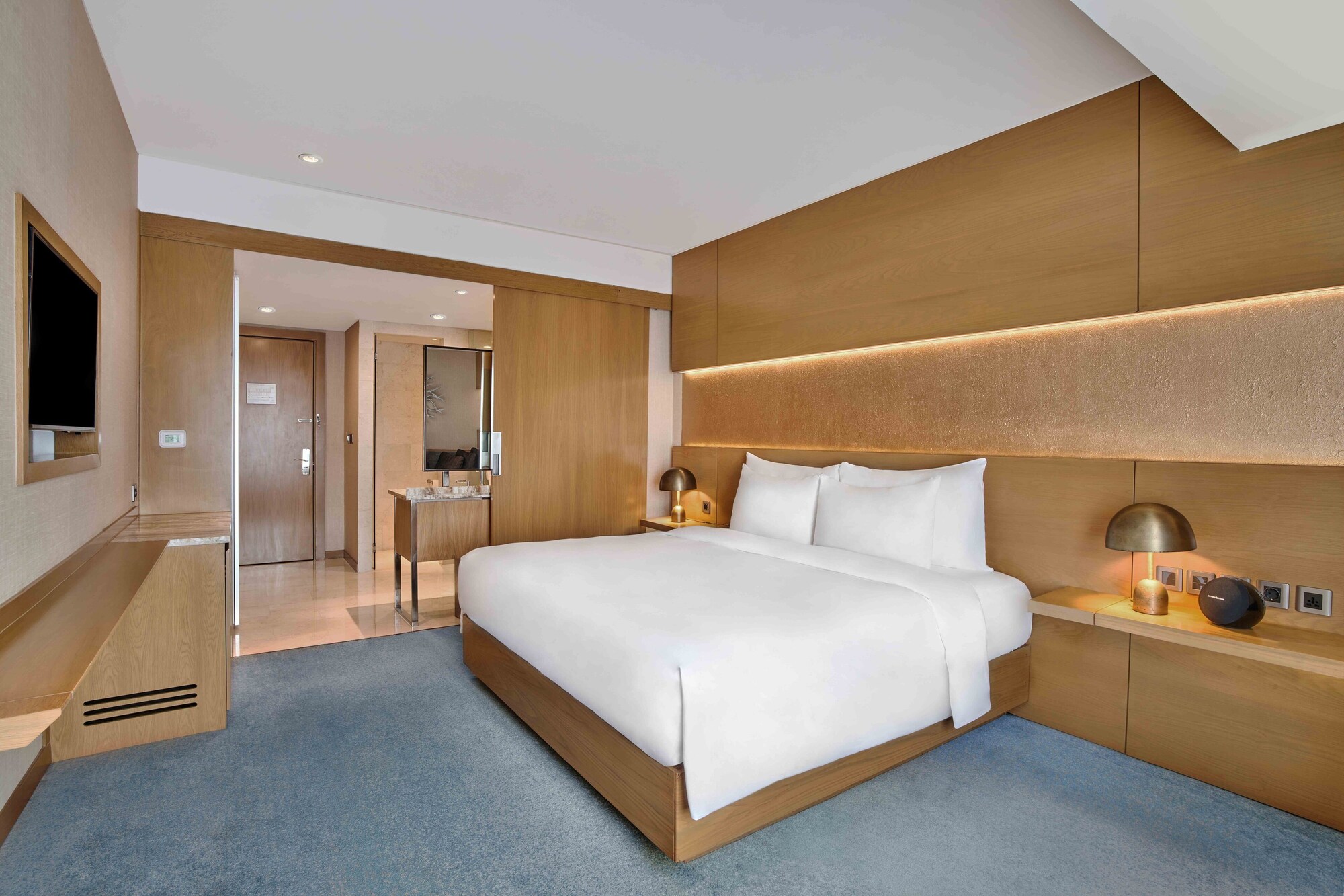 SELECT, KING BED, CITY VIEW