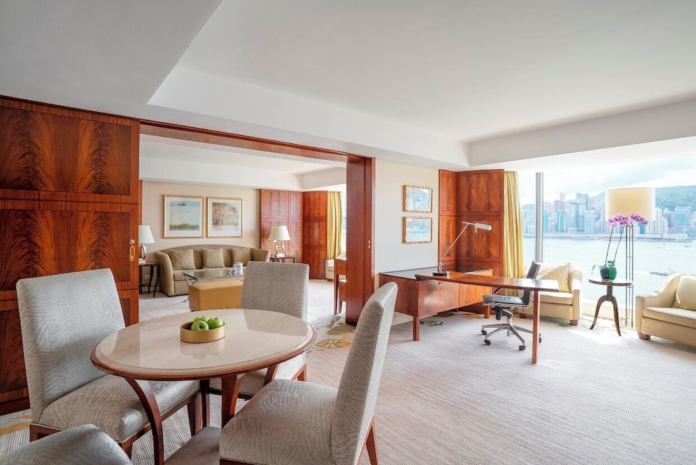 Kowloon Shangri-La Hong Kong 42/69