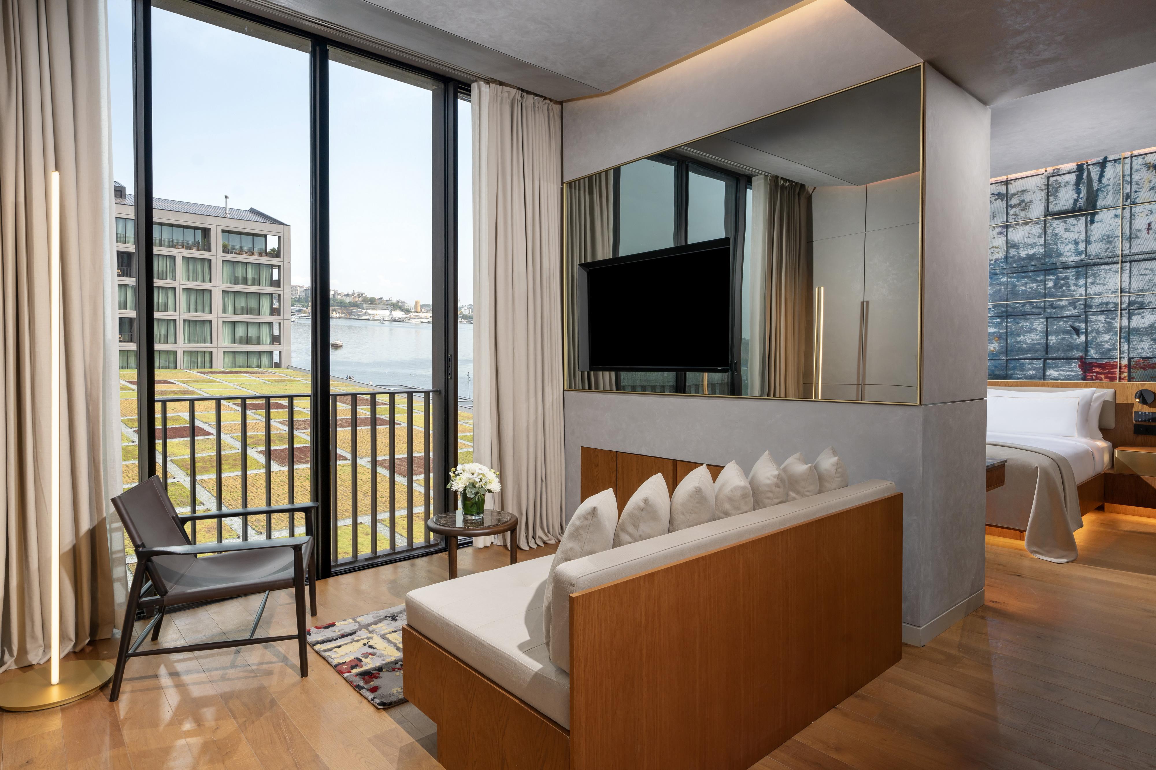 Junior Suite, Side Sea View
