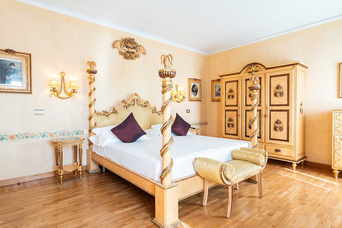 Deluxe, Double or Twin Bed