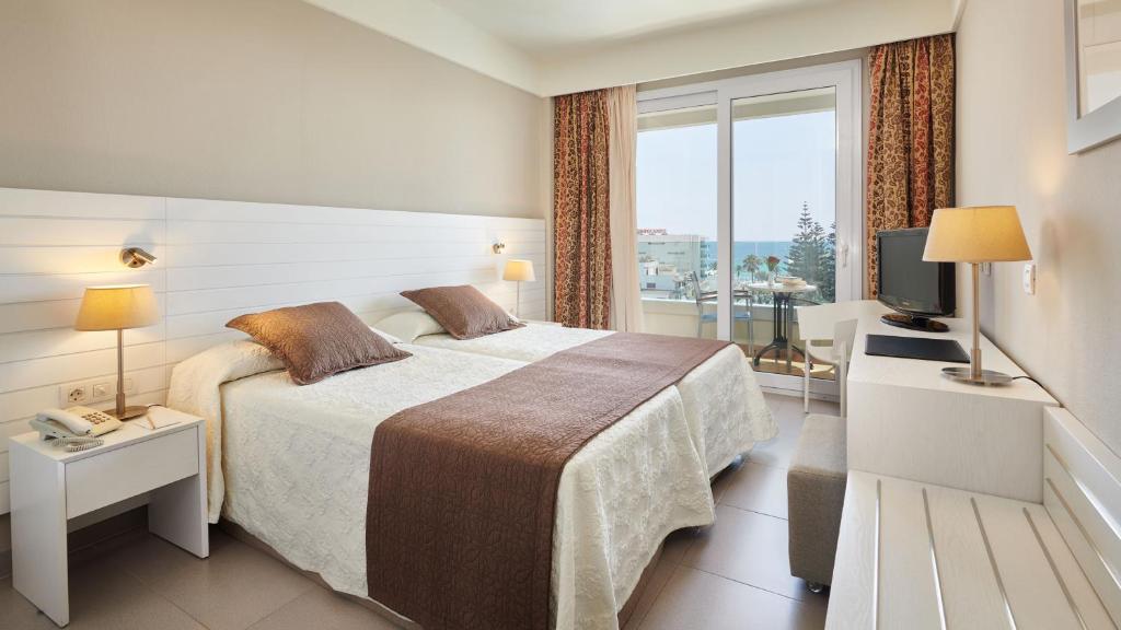 Room, Double Bed, Pool Side