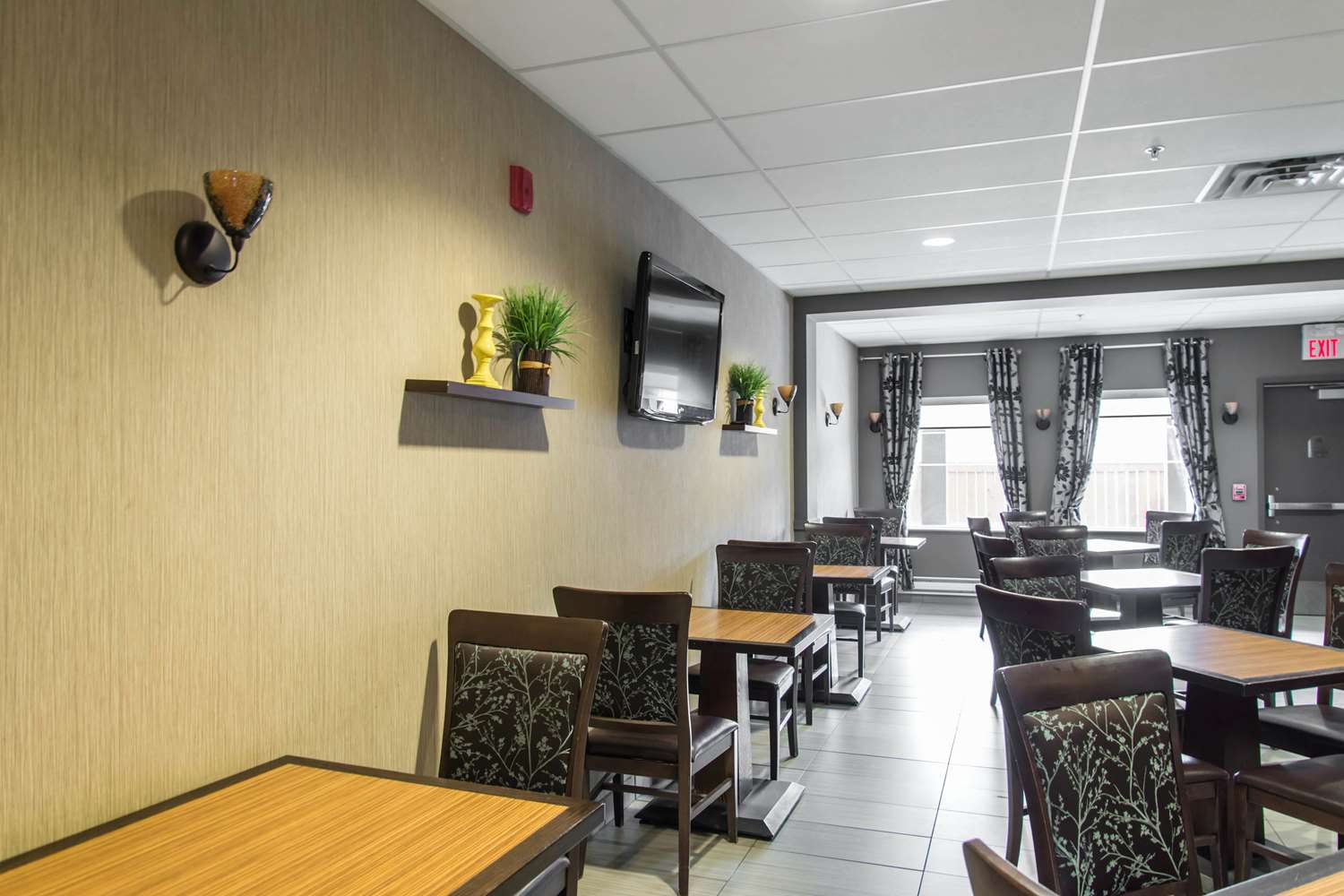 MainStay Suites Winnipeg Airport 35/39