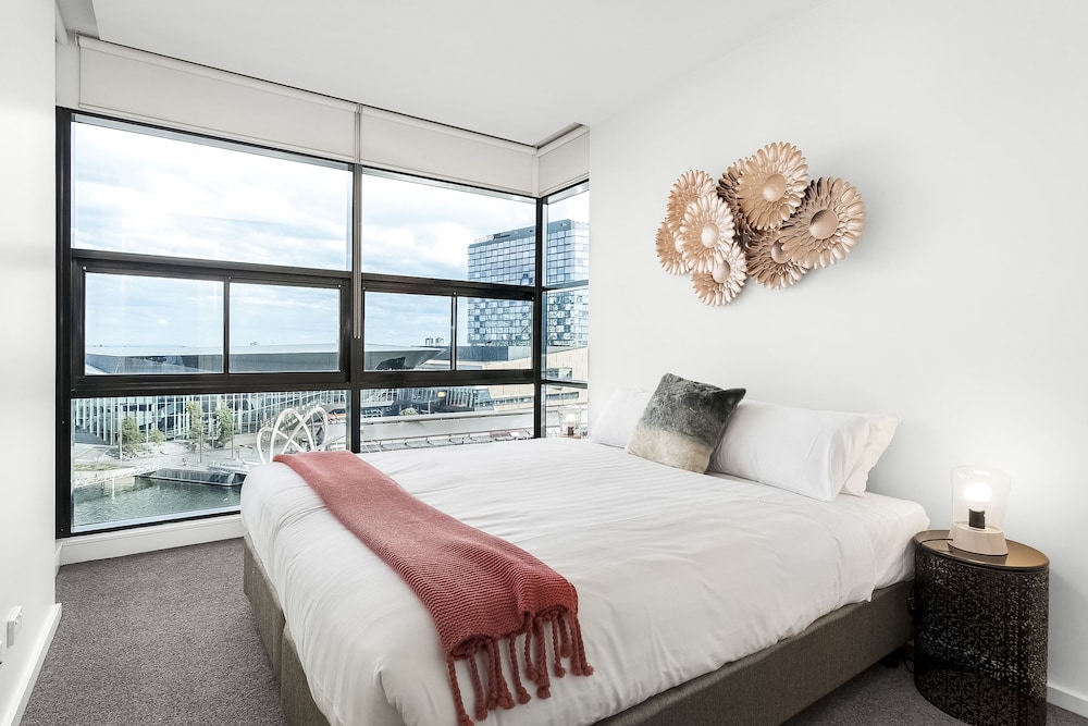Waterfront Apartments Melbourne 11/56