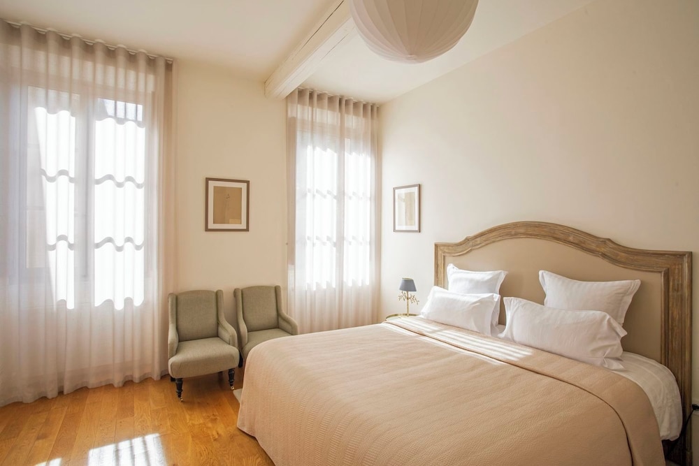 HOTEL DE LA VILLEON 16/50
