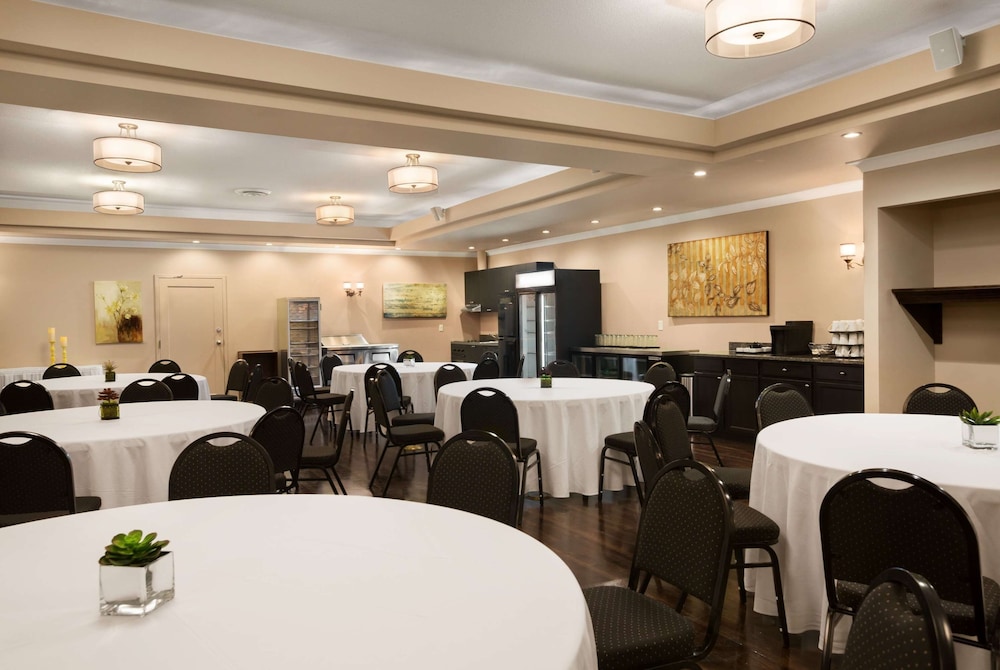 Ramada By Wyndham Emerald Park/Regina East 41/49