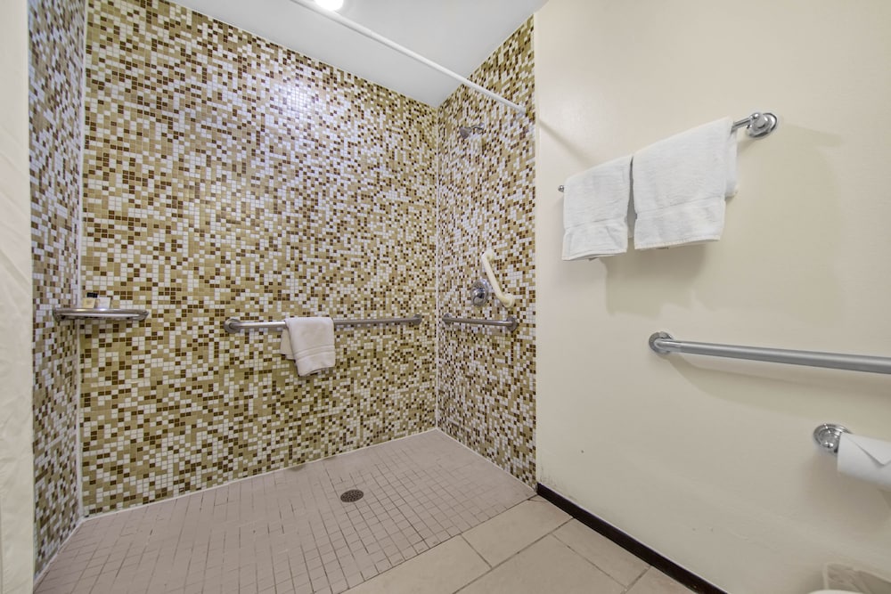 Peninsula Island Resort Spa All Suites 63/66