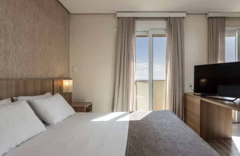 Deluxe, Suite, Double Bed, Partial Lake View