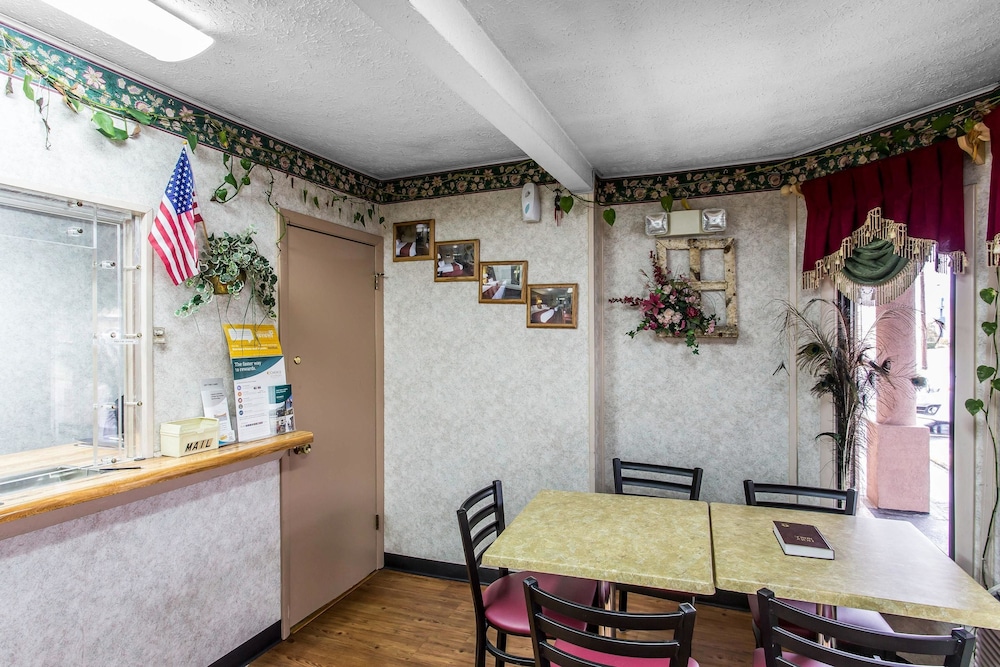Rodeway Inn Goodlettsville South, TN 22/25