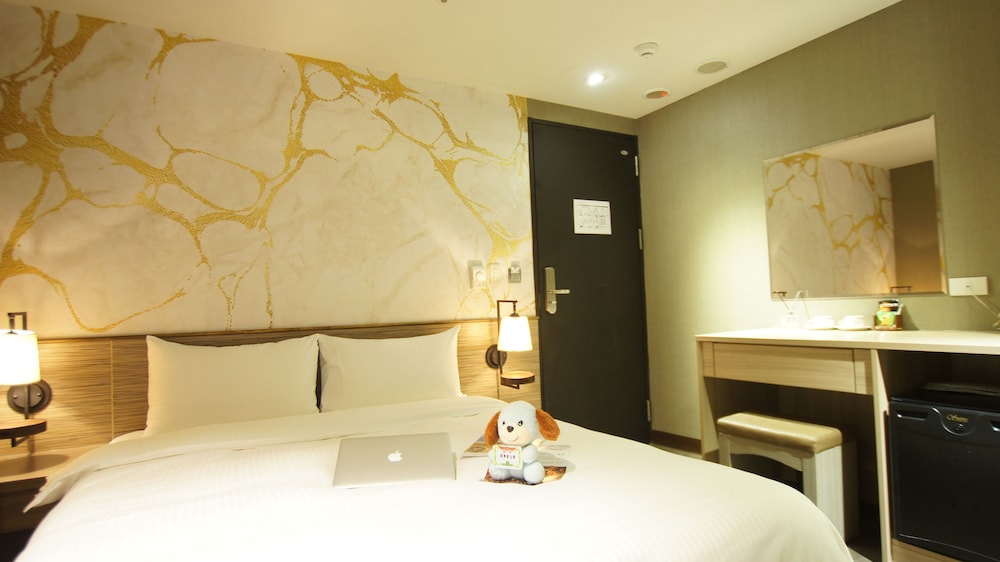 Colors Infinity Inn 23/70