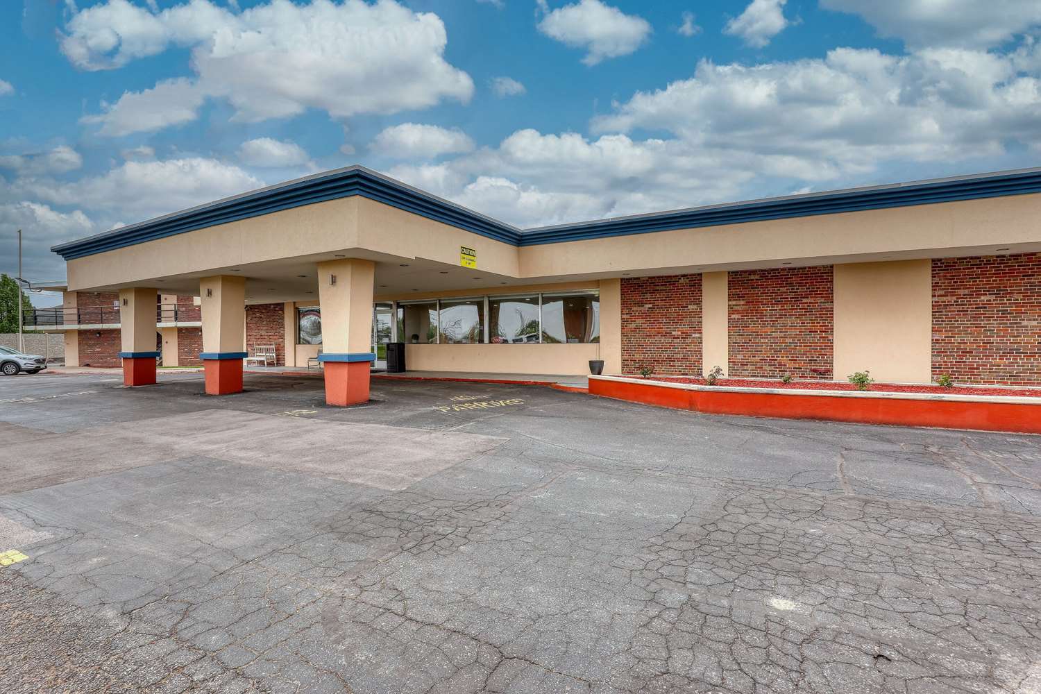 Econo Lodge Neenah 4/43