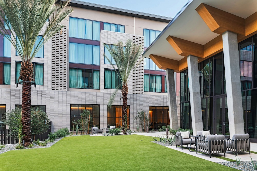 AC Hotel Phoenix North Norterra 46/50