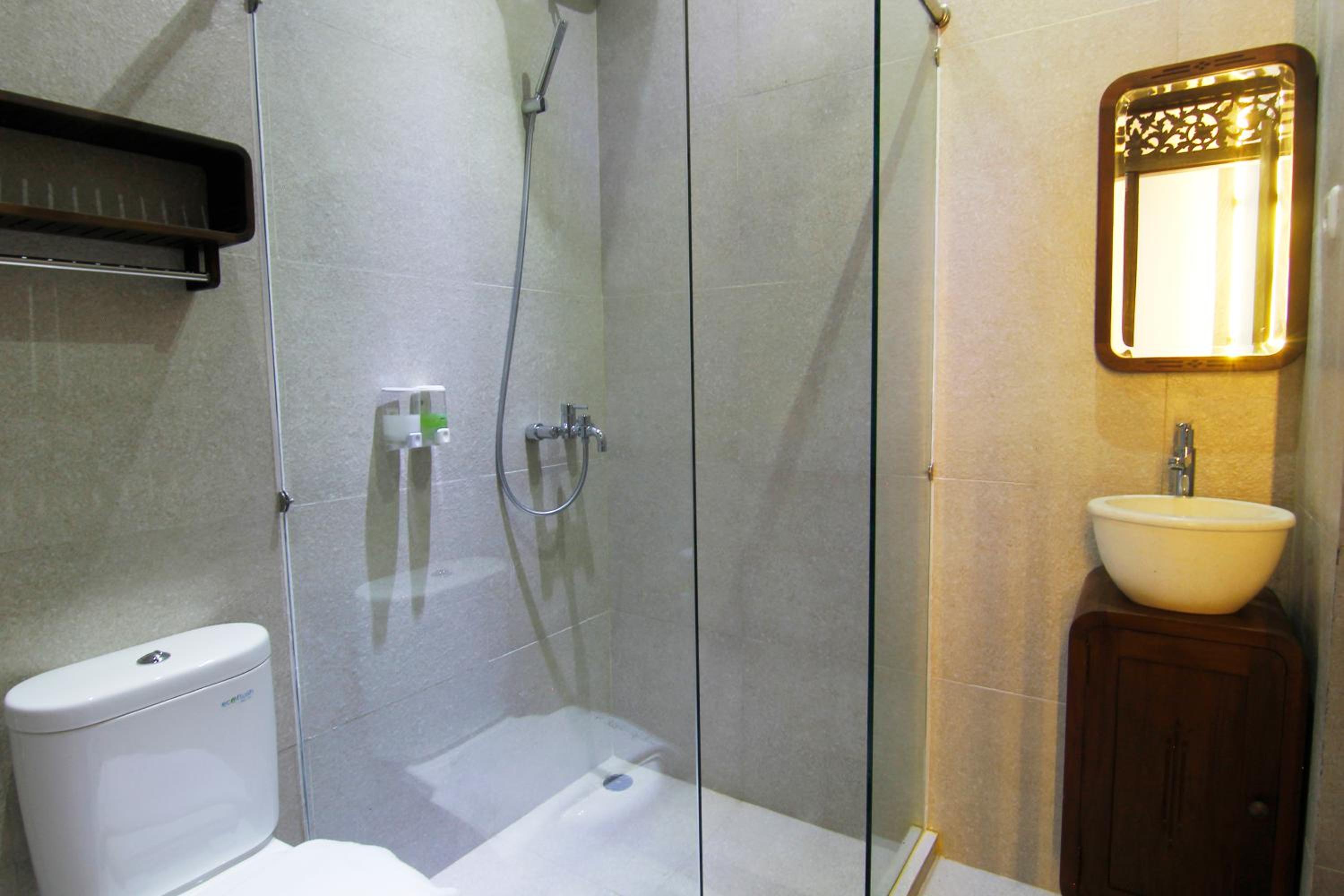 غرفة ديلوكس بسرير مزدوج، Joglo Mandapa Boutique Hotel and Resto 2/2