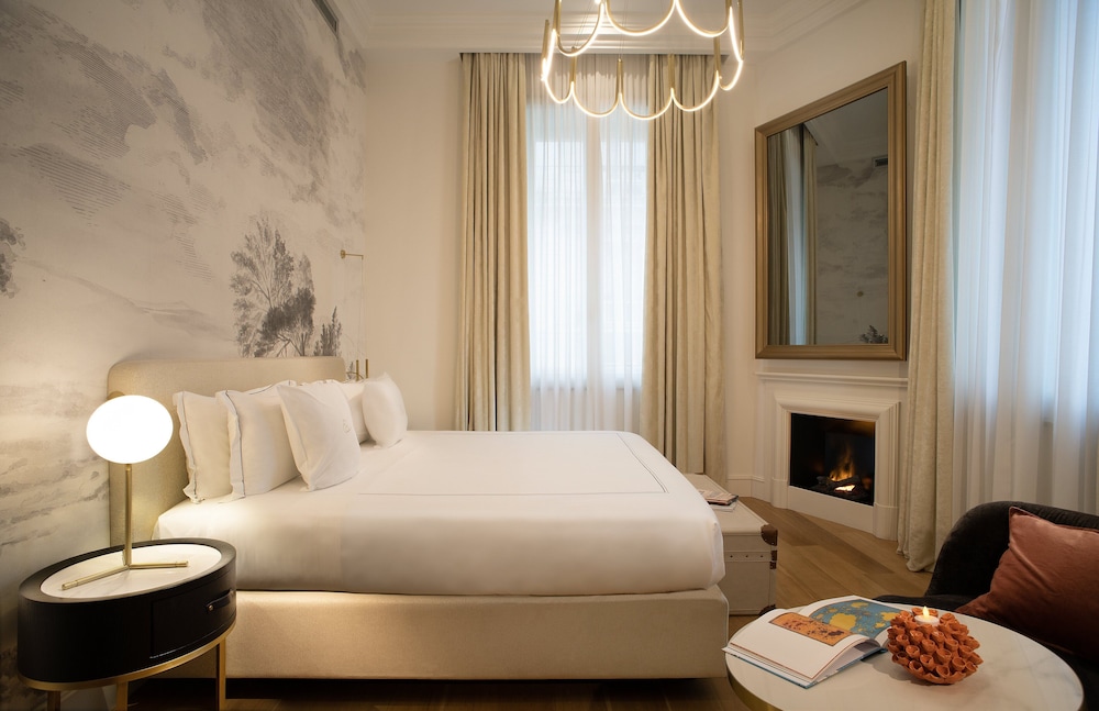 2 BEDROOMS, SUITE