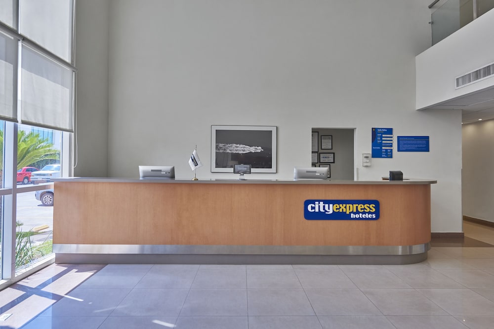 City Express Mazatlan 4/32