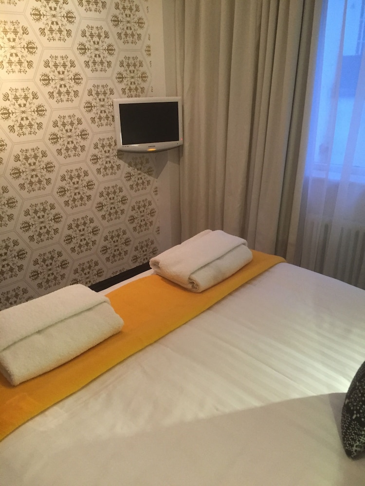 manorhaus Llangollen 12/50